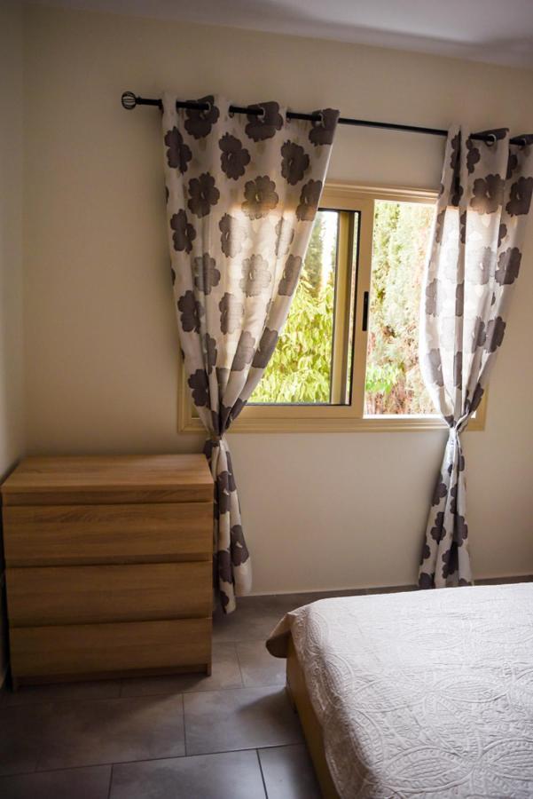 Beautiful Apartment Near The Sea And A Large Private Garden Paphos Exterior photo