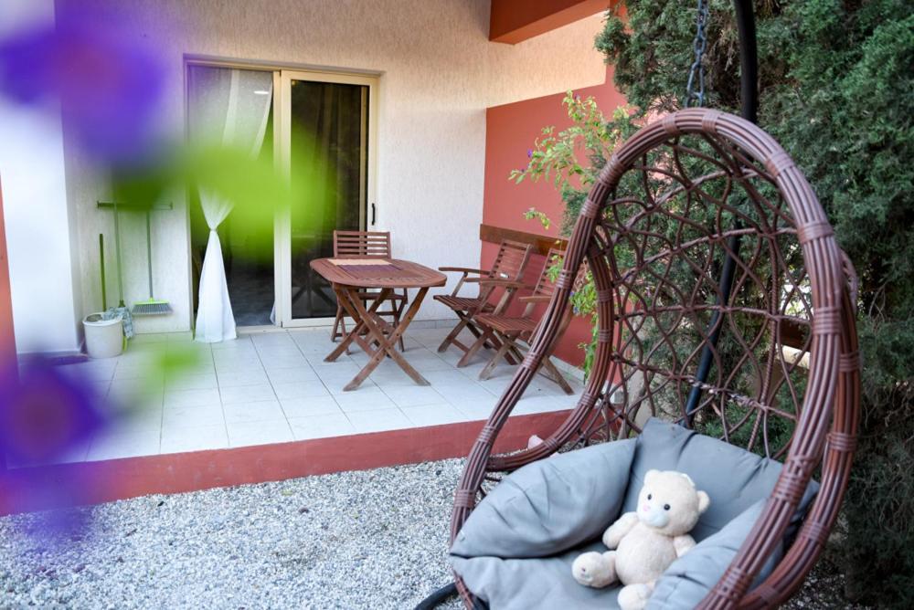 Beautiful Apartment Near The Sea And A Large Private Garden Paphos Exterior photo