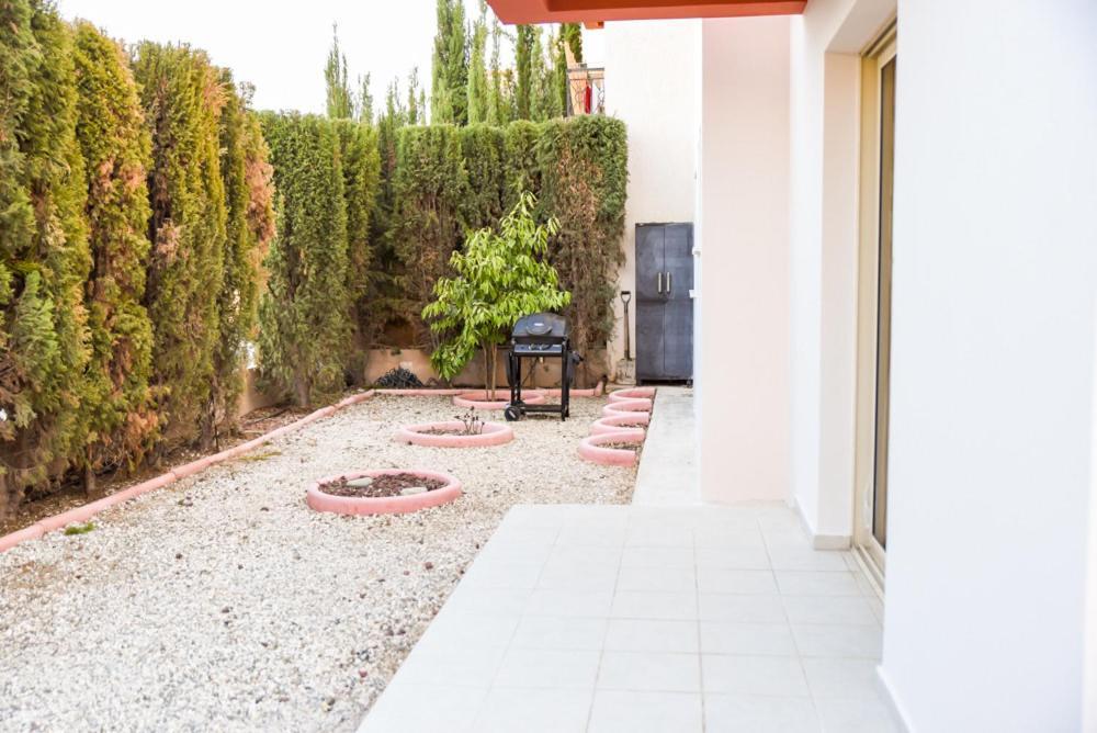Beautiful Apartment Near The Sea And A Large Private Garden Paphos Exterior photo