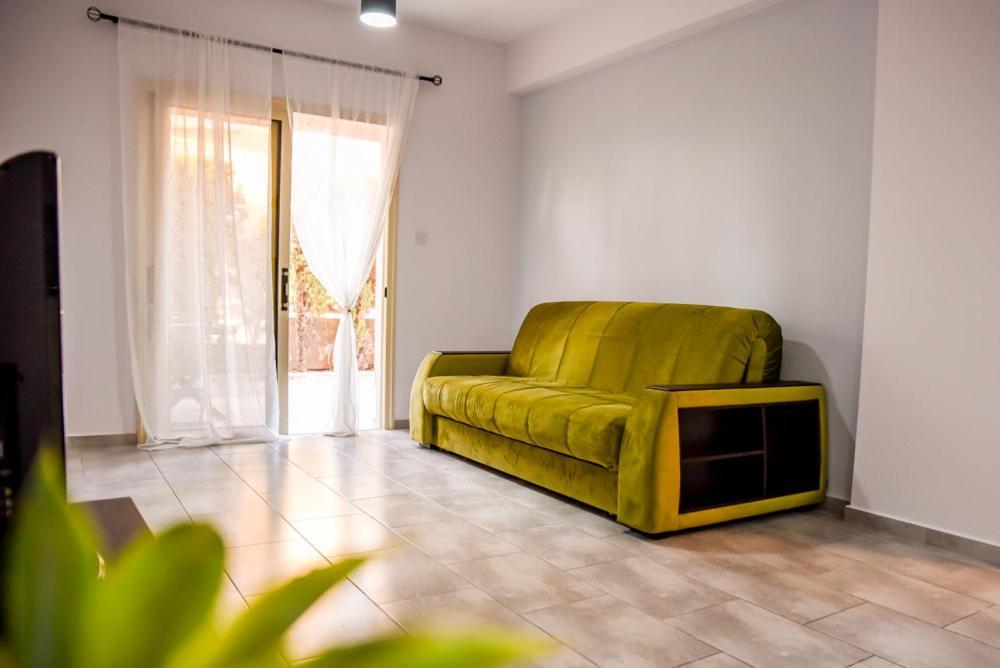 Beautiful Apartment Near The Sea And A Large Private Garden Paphos Exterior photo