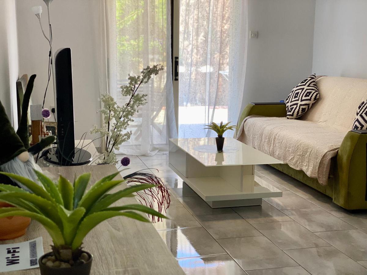Beautiful Apartment Near The Sea And A Large Private Garden Paphos Exterior photo